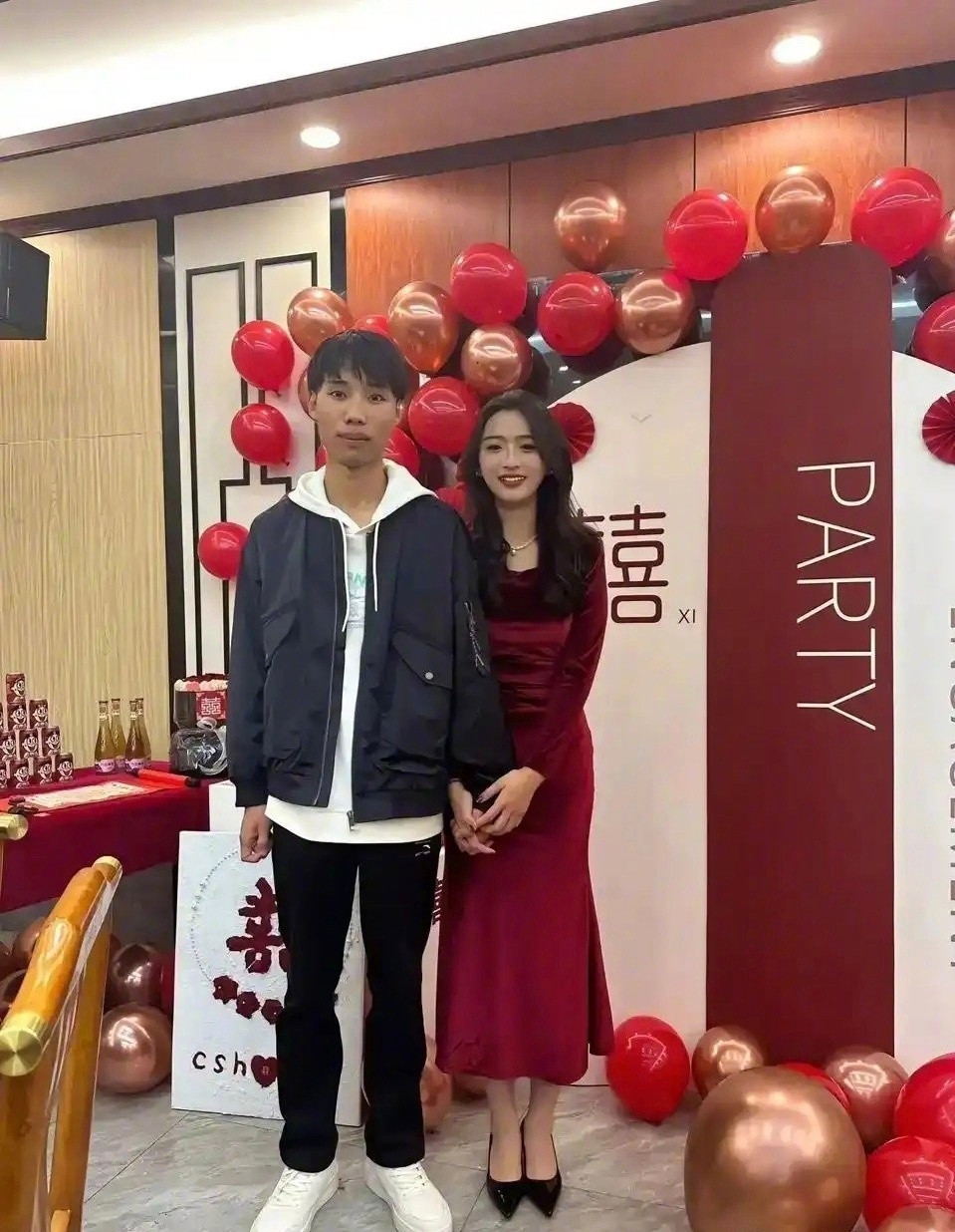 我都不知道我表哥怎么找到这么漂亮的女朋友….