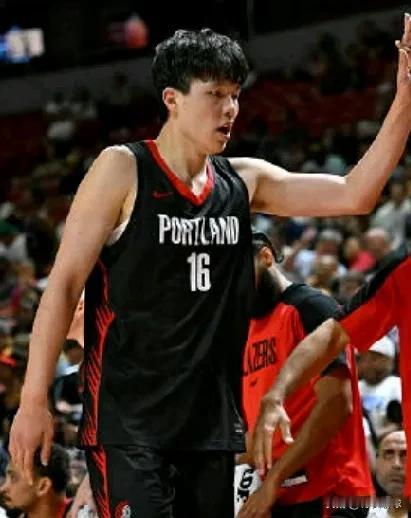 差距一目了然！！夏季联赛首秀！！！状元：弗拉格，31分钟，21中5，得到10