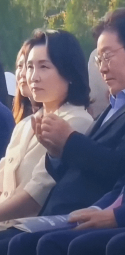 【同样是第一夫人管老公，韩国这次赢了法国】你怎么又玩儿手指甲，放下！诶呀，忘了你