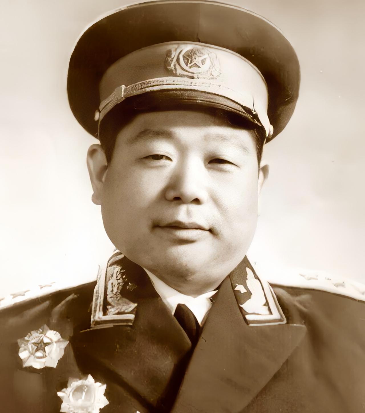 1959年，陈锡联、张爱萍和杨勇三位开国上将，乘坐一架飞机到庐山开会。张爱萍的家