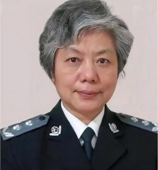 “不够判刑，那就高额罚款！”中国人民公安大学李玫瑾教授建议，凡是扶了老人被要求天