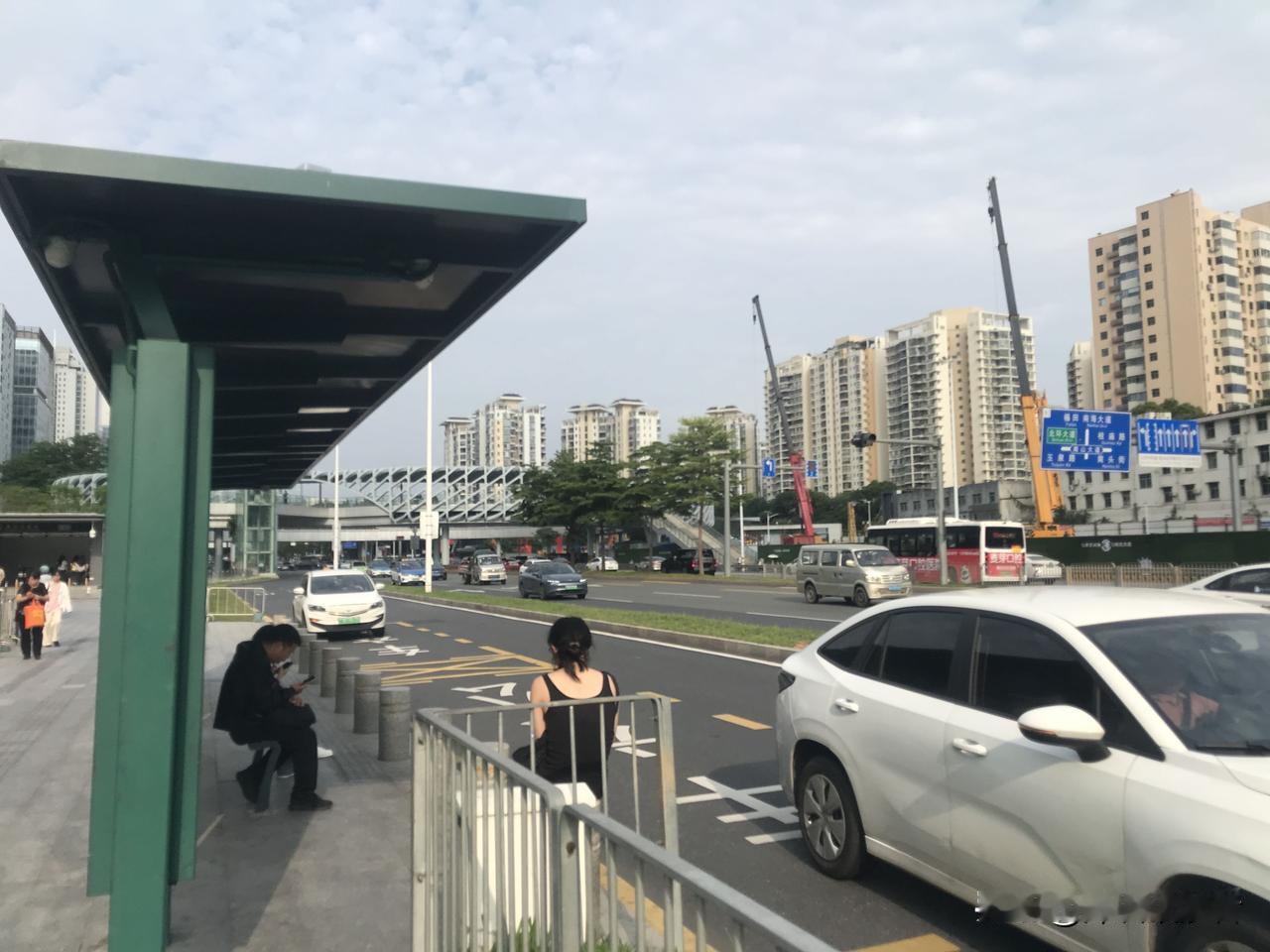 在深圳，我渴望灵活就业，却没找到门道。按理说，我社保已经交够15年，每月不用交房