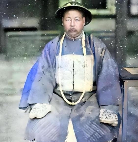 1996年，左宗棠曾孙想回上海，写信给市委，请求分一套低楼层的房，谁料，他时任上