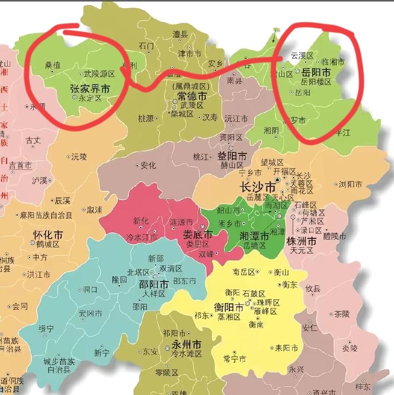 原来岳阳市和张家界市之间正好隔了一个常德市，其实两地距离可不近啊，大约333公里