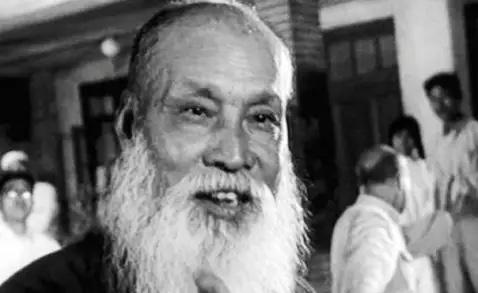 1942年，武术大师李尧臣遭人出卖，落到日军手中，日本高手武田熙想与他比试，李尧