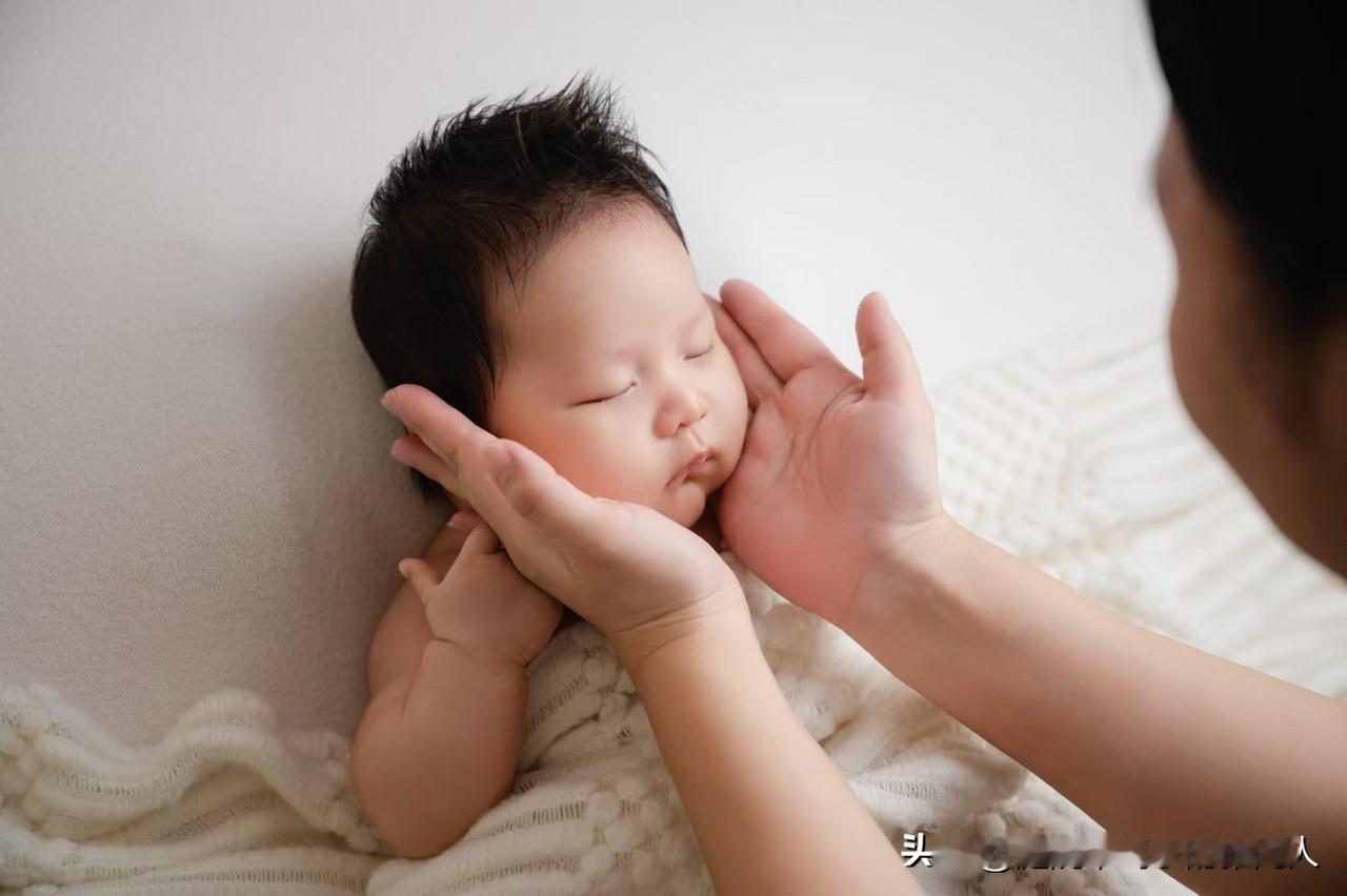 老公想让我辞职在家带娃,我妈知道后私下对我说:“你可不准辞职!更不准在家当全职妈