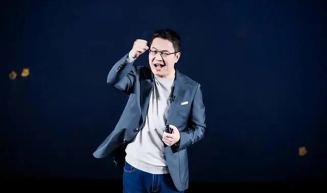 恐怖如斯！卢伟冰布了一个大局，平替iPhone16的最优选，小米Civi5