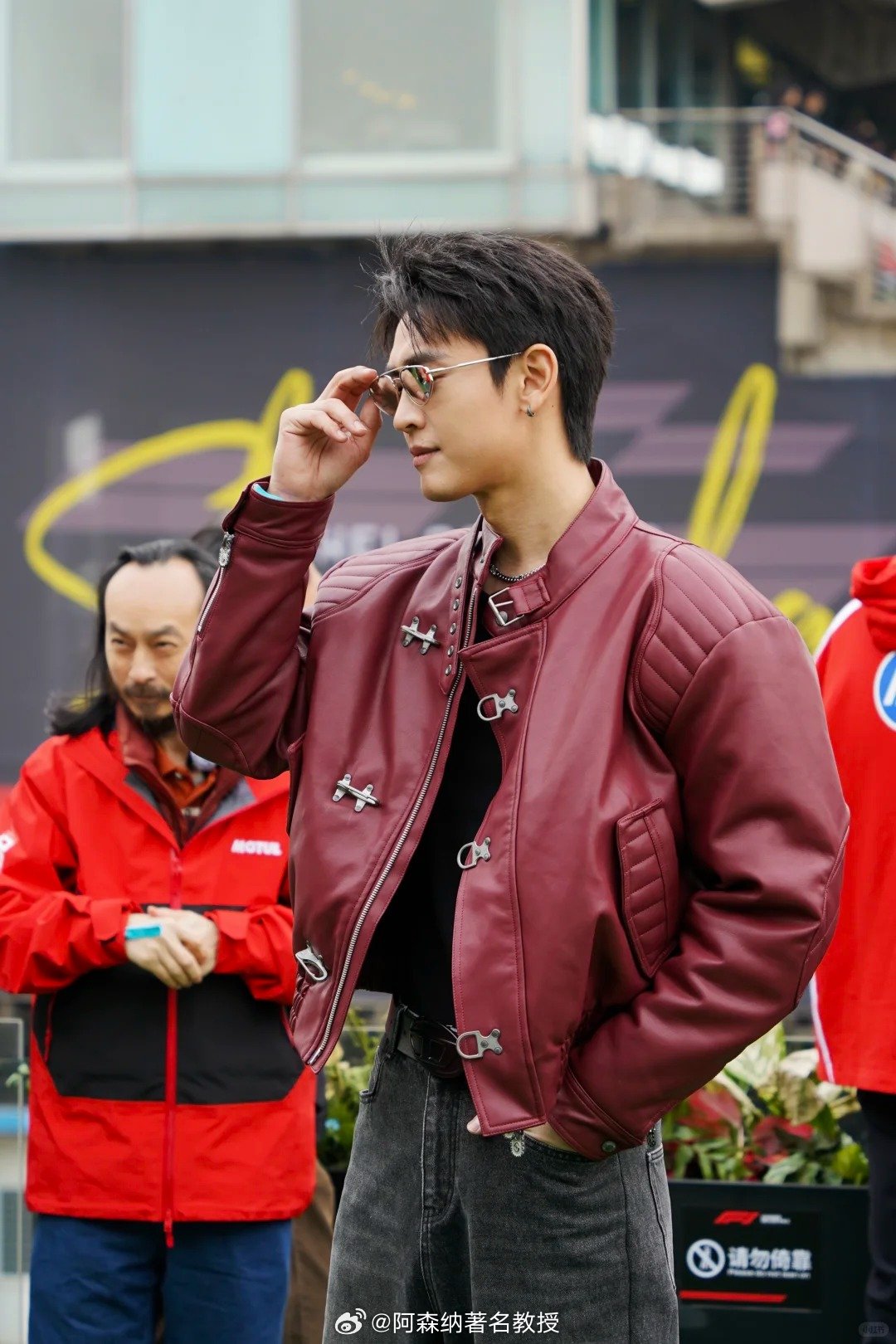 F1中国大奖赛赵昭仪、哈尼克孜、王天辰都来看F1了，赵昭仪好漂亮又高又飒