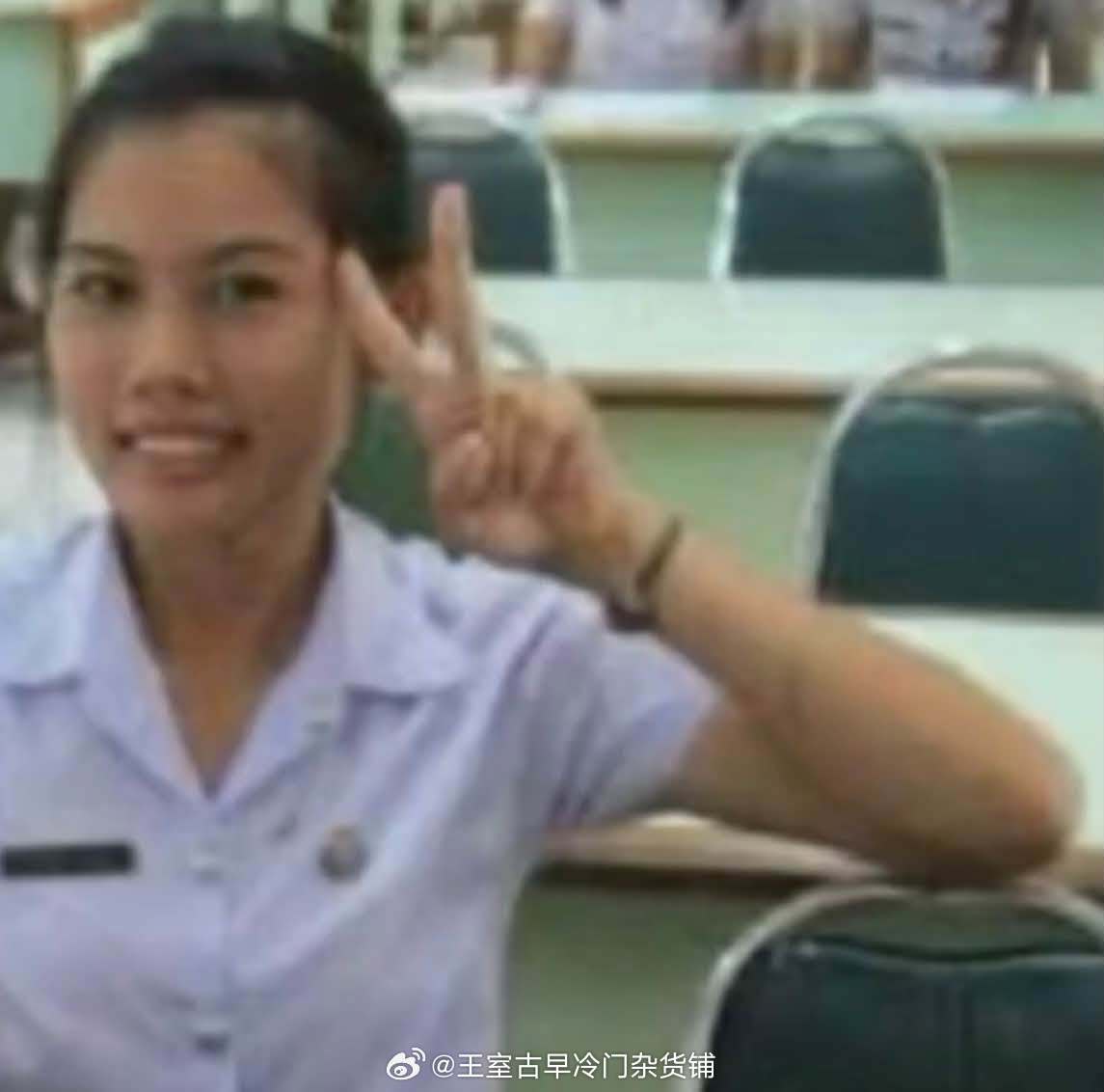 王室王室泰国王室小主不知道谁找出来的蓬提小主的旧照，这位整的不太厉害，
