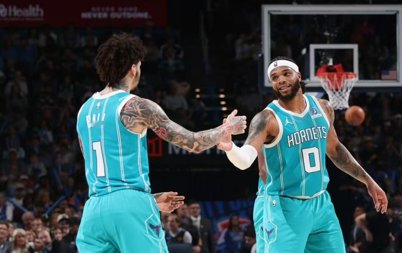 鲍尔刷新历史最快纪录，黄蜂狂胜爵士，两名新秀效率爆了！爵士今天没有马卡也没有弩