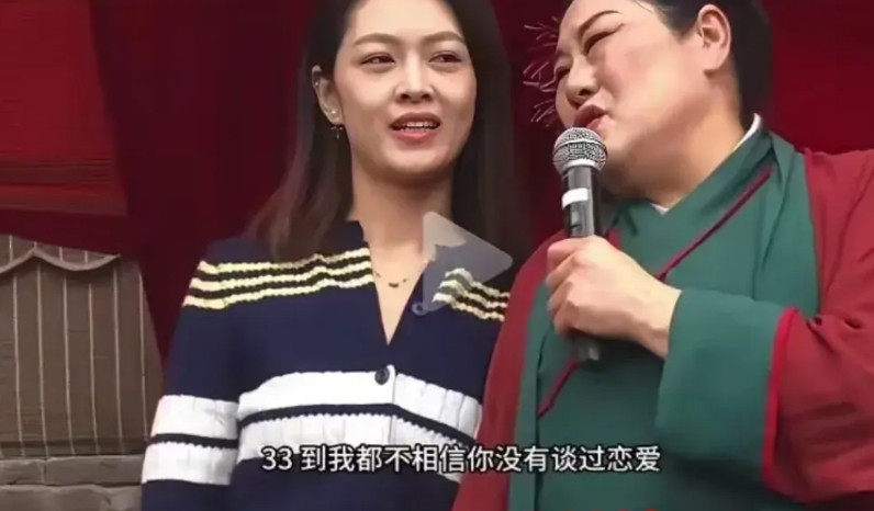 救命！92年离异无娃的漂亮女生相亲，台下男生竟集体装“哑巴”！女生颜值高，