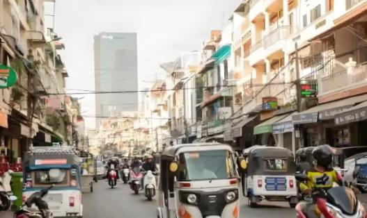 有些国家穷，是很难理解的，就比如柬埔寨，18万平方公里的土地，75%是平原，人口