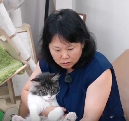 弱弱的问一句，这样的撸猫方式真的不会有寄生虫吗？张家齐和妈妈，就像现实当中很