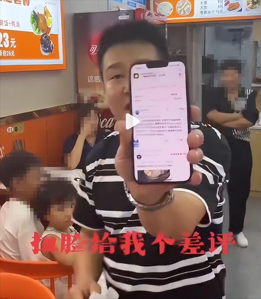 反转来得太快就像龙卷风！郑州7人续面事件吵翻全网，老板道歉后网友更炸了。 谁