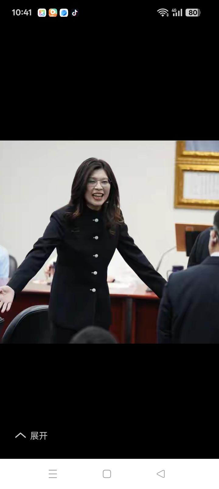 奴出自街头，志在民进党后悔。偶遇连翁指点迷津，遂披甲执锐辕门射戟。所谓执