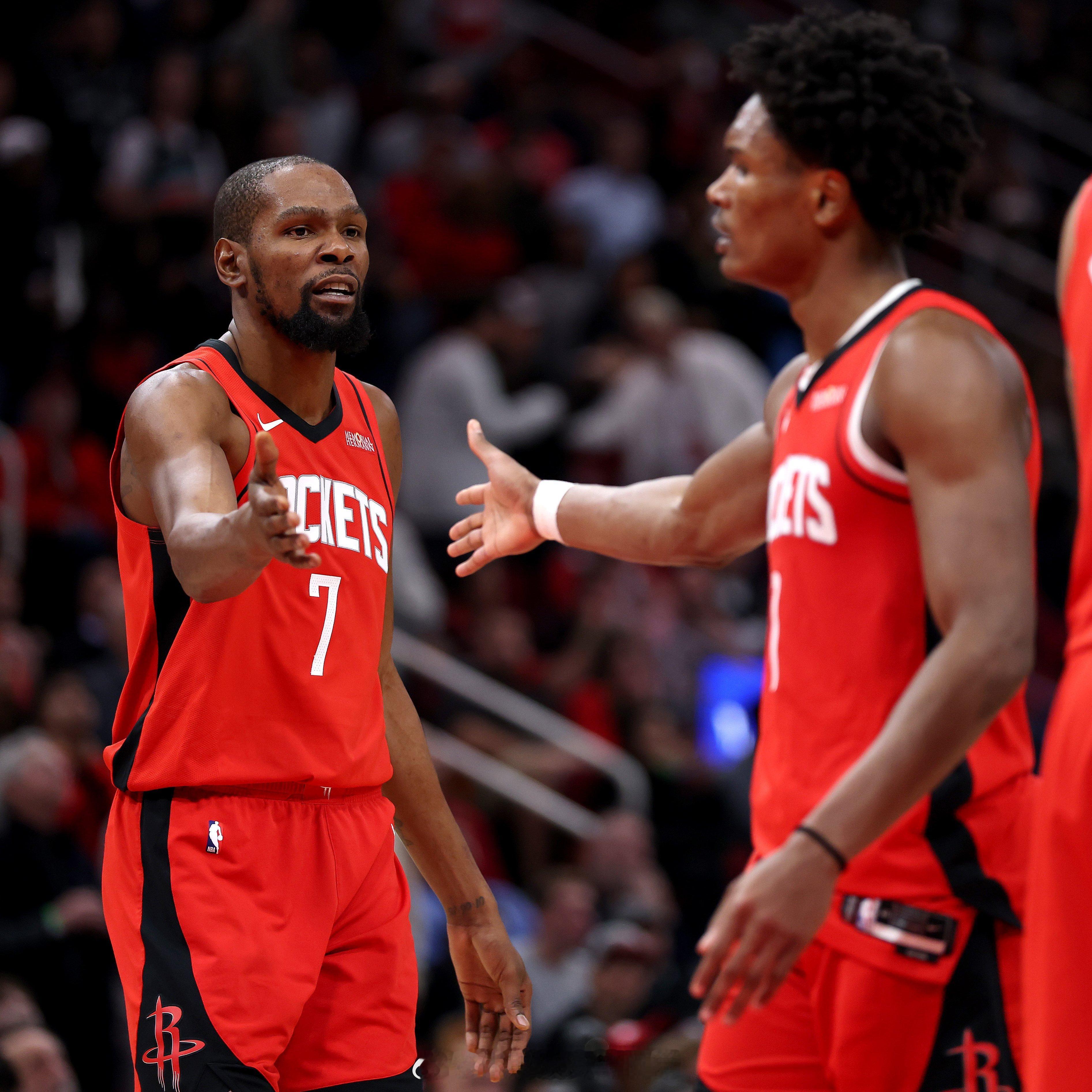 生活有苦有甜，愿我们都拥有阳光积极的正能量，照亮自己，温暖别人。晚安～