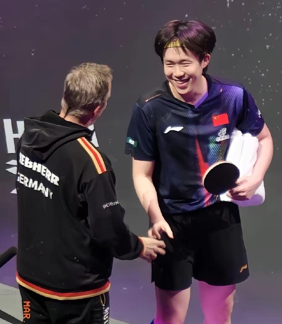  一日师徒，终生情谊，赢球不忘昔日情，这才是运动员最该有的样子！赢球先与