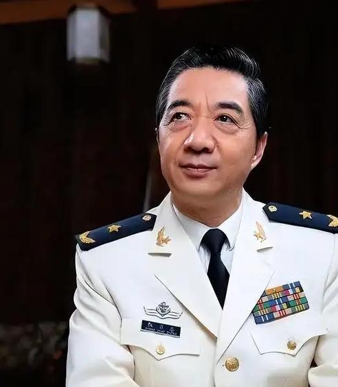 谢谢你张召忠。你真是伟大的预言家！2015年你就说过：“美国啥也不干，让东方大国