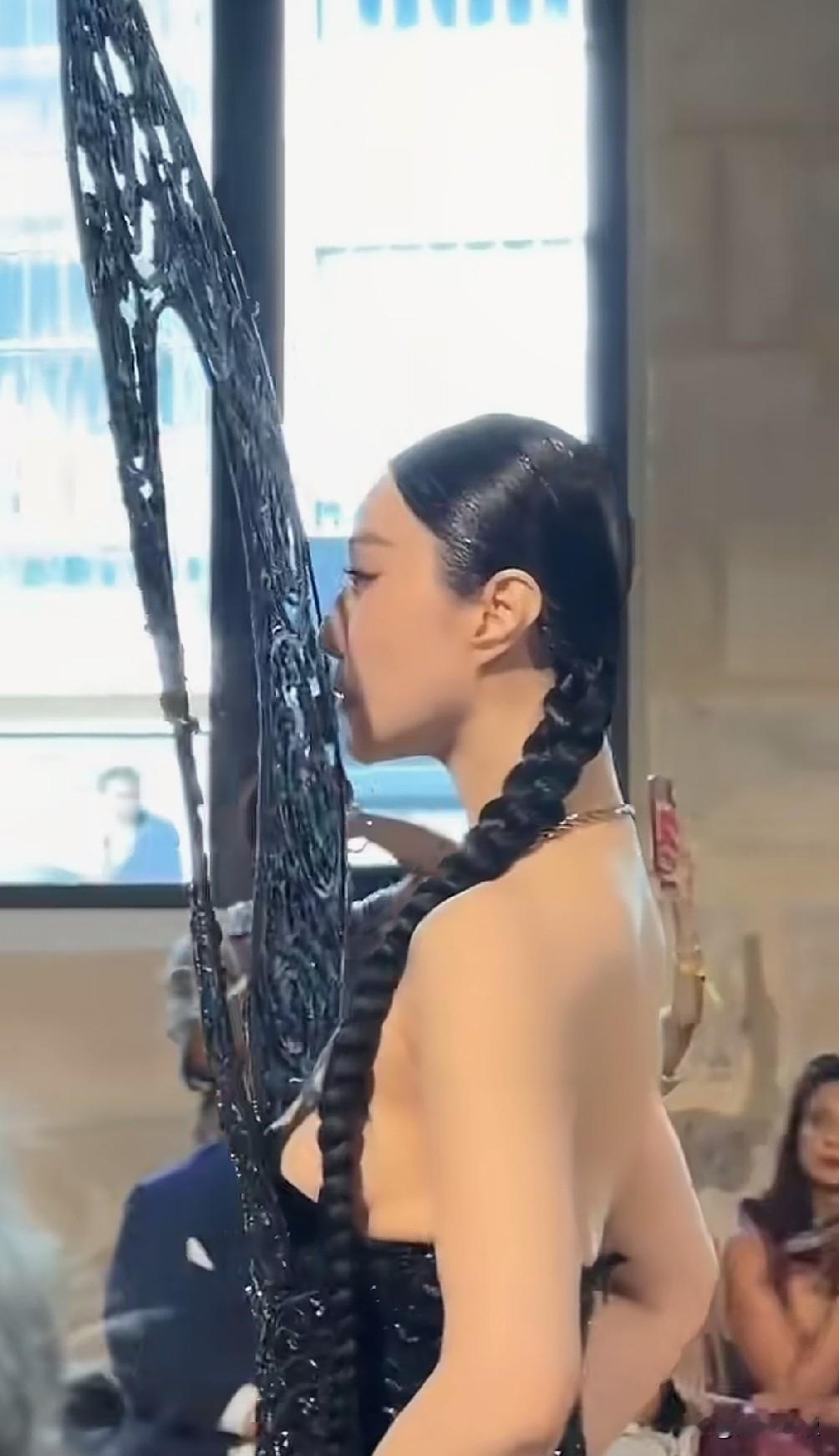 审美越来越低级趣味，路子越来越窄！要懂得想要“咸鱼翻身不容易”！唉！咋想的