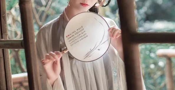 元朝文学家姚燧70多岁时，在侍妾侍奉他沐浴后，宠幸了她！第二天一早，侍妾红着眼圈