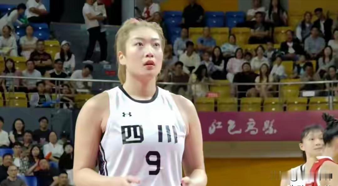 戴工资帽后,李梦一人年薪500万人民币,四川女篮全队就还剩下580万元人民币的球