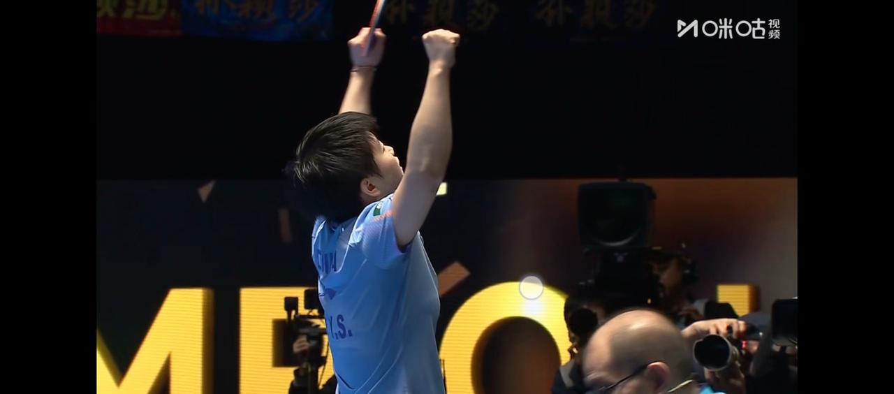 莎莎牛掰[赞]忒牛掰了[笑着哭]在关键时候擦边球不被裁判认可，对手无视不说话情况下