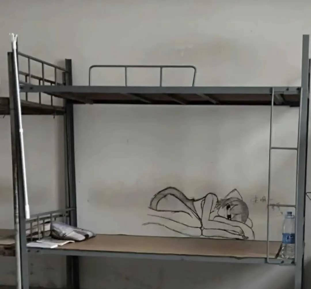 学长走了，把学姐留下了。