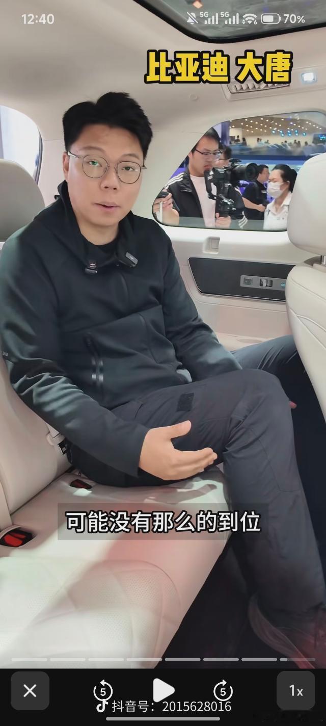 问界M9头都快顶上了，然后评测说空间也不至于那么压抑？然后评测比亚迪大唐时这么大