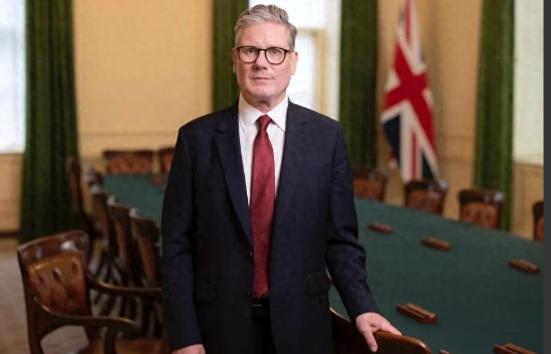 英国首相斯塔默“投喂”给了世界三句话！第一句话是他说的中国已经崛起了。