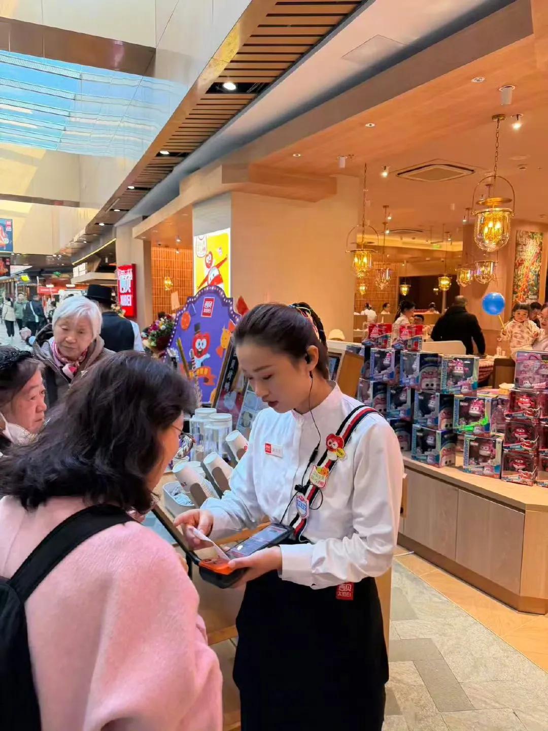 刚看到西贝南京新店开业的消息，据说现场人气很旺。更让人开心的是，这次全国30多道