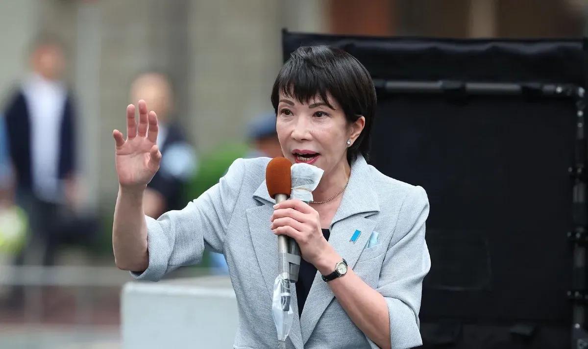 所有人都在等中国对日本出手，结果海关数据一公布，全都懵了。2025年11月，中国