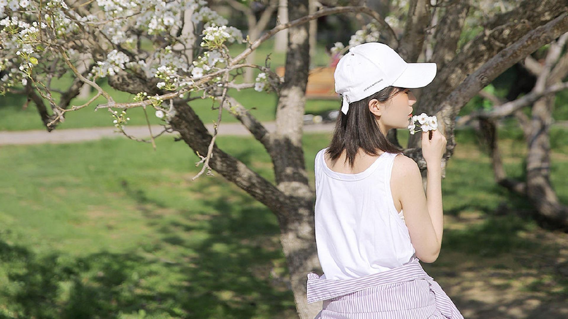 为什么女人容易被渣男哄骗？1、你缺什么，他就补什么，给你最精准情感投喂，比如你