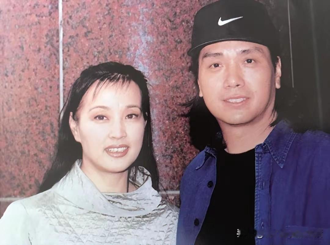 大家还记得这位香港电视剧皇帝吗？也是刘晓庆的前男友之一伍卫国。与刘晓庆因19