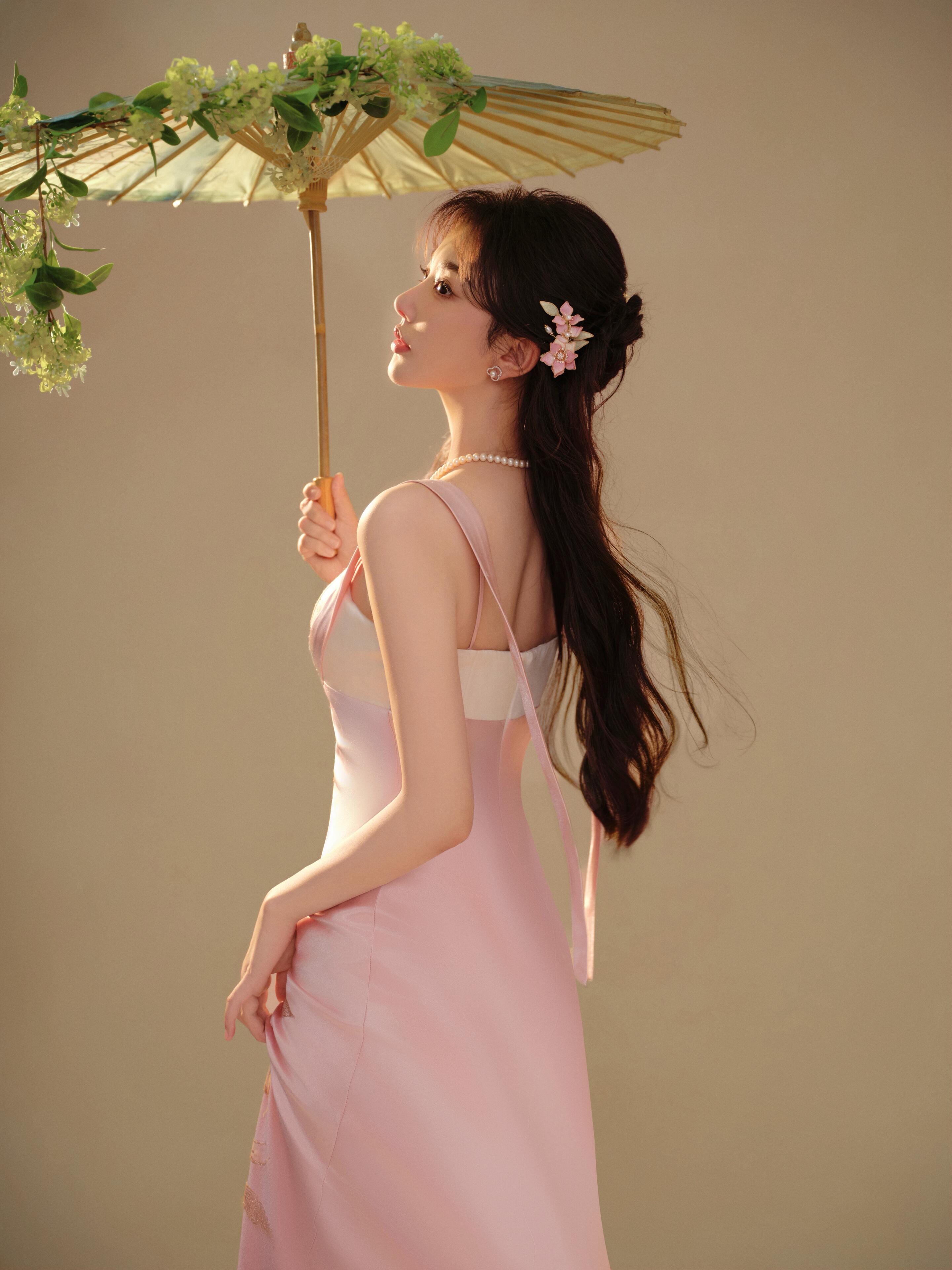 孔雪儿新中式造型，天呐，这妆造也太惊艳了吧​​​