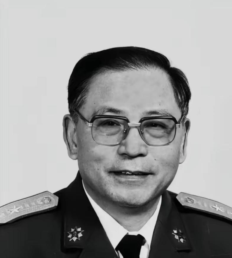 1950年，粟裕正在汇报工作，门突然被撞开。李克农冲进来，声音发颤：“粟裕同志，