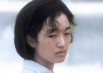 当年拍摄霸王别姬，陈凯歌一开始坚决拒绝启用巩俐，只因认定她是张艺谋一手捧出来的演