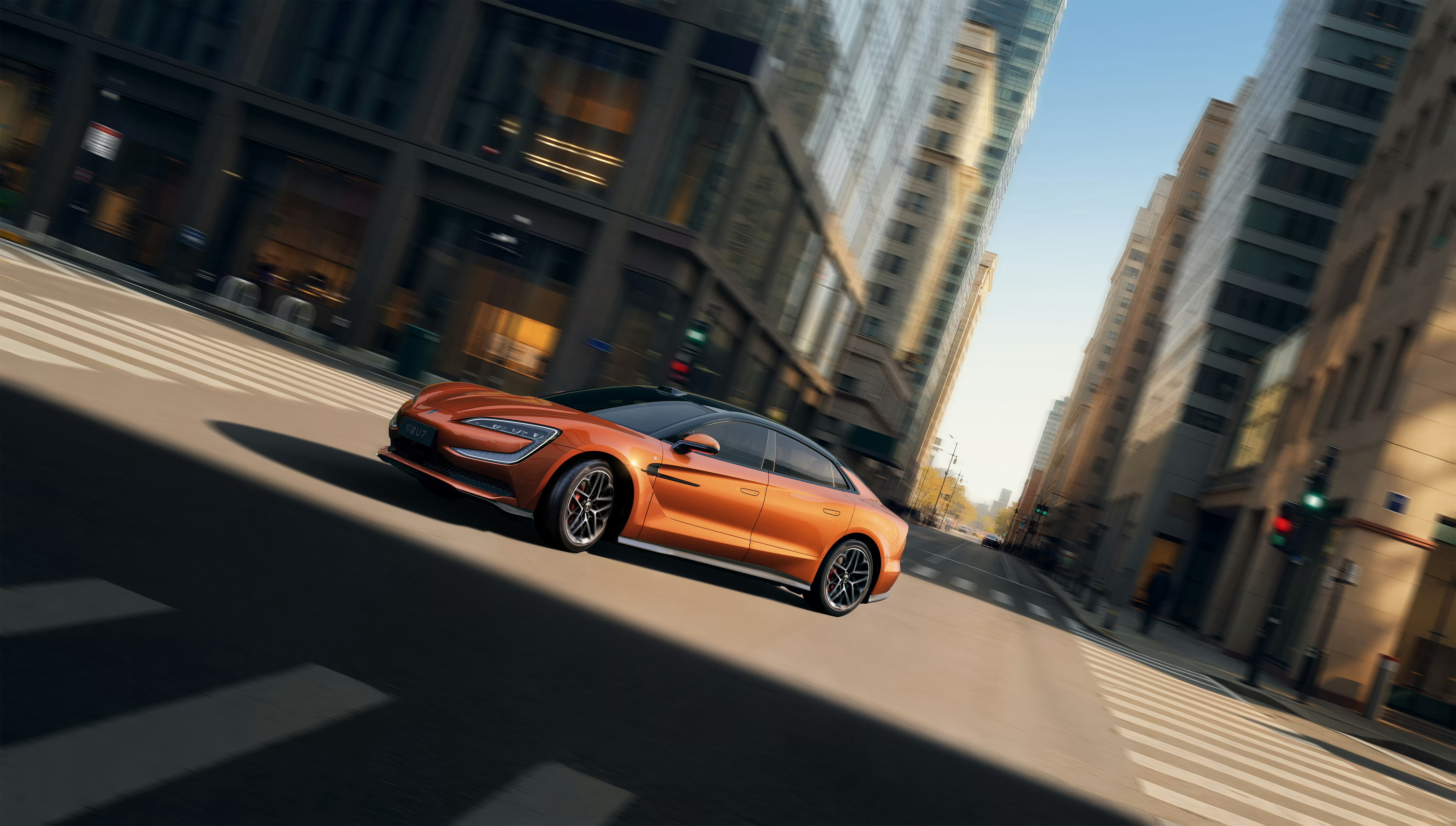 新款仰望U7这款颜色好看，颜值看起来提升不少。