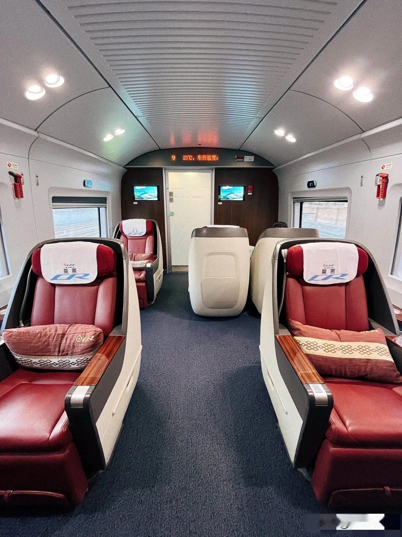 河北石家庄，女子凌晨4点发现，有人用她的身份信息订了2张商务座高铁票，一张从香港