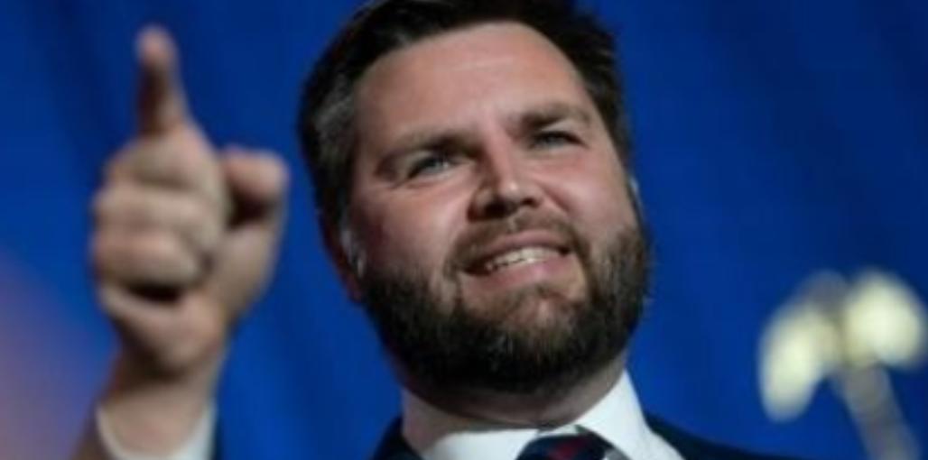 美国二把手终于发飙了！万斯直接放话，如果中国把美国超了，别怨中国，得怨美国领