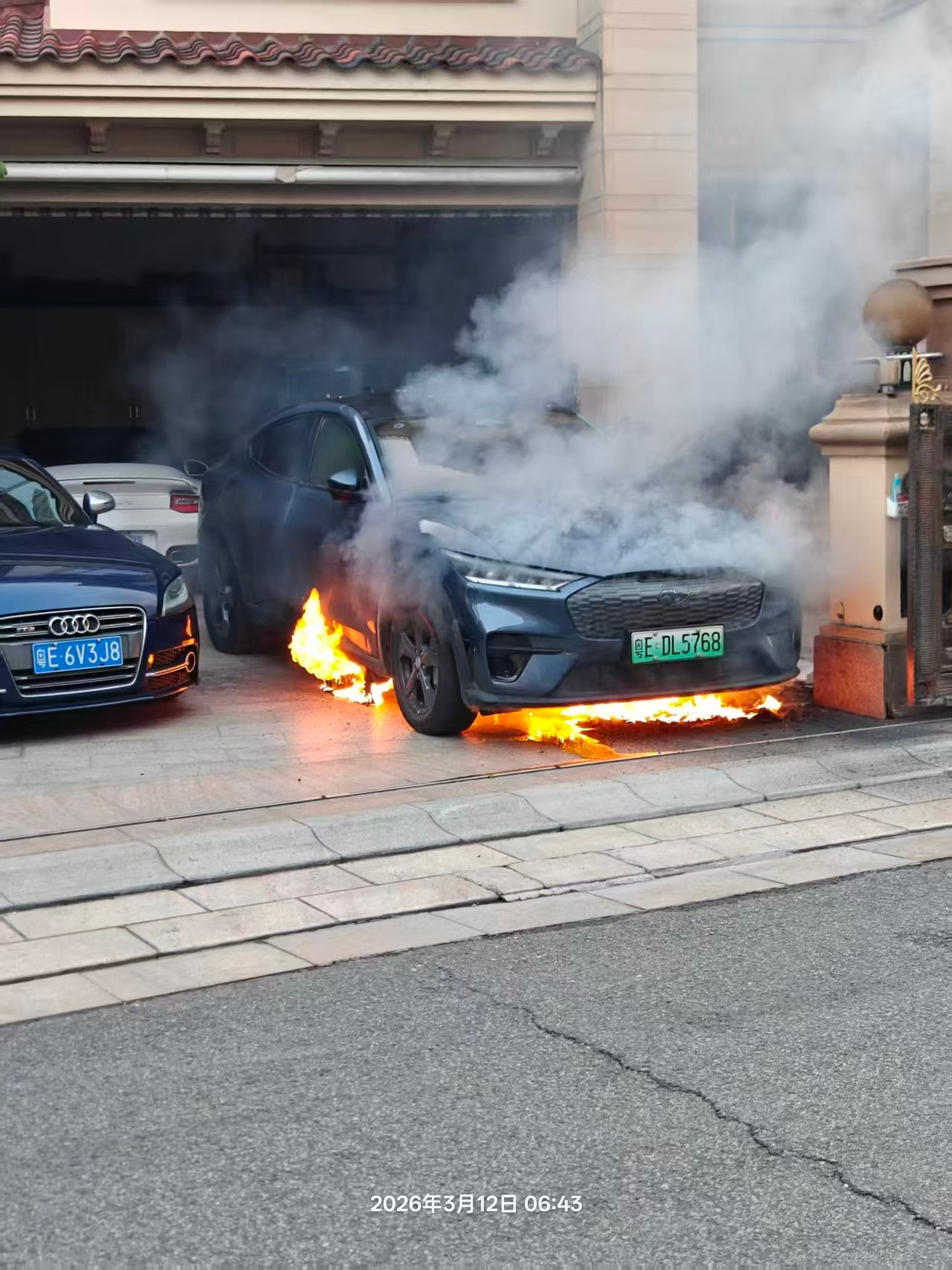 里面是一台997turbo呀