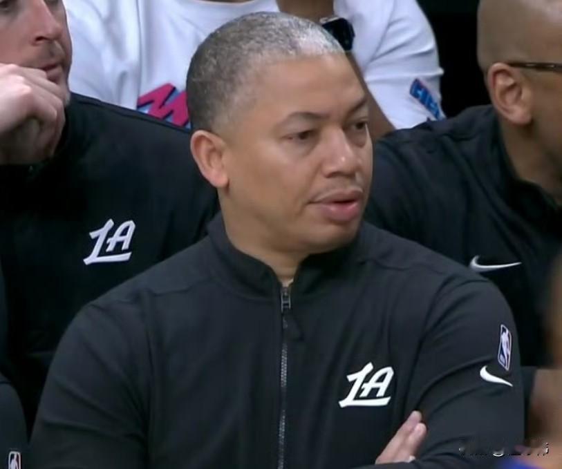 信心还在！泰伦卢谈快船又输了：“情况有点不在预期。”“我们一直在输球。”