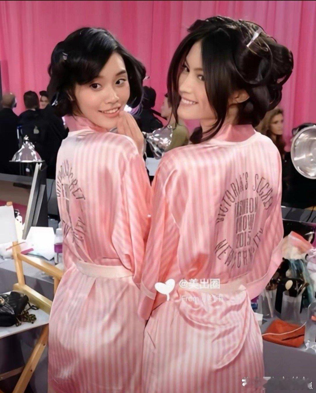 谁能拒绝奚梦瑶和何穗年轻时的模样！满屏都是超模的青涩与灵气，太亮眼了～