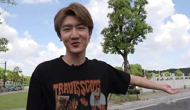 翔哥：苏科大好像下个月要去抖音，他去抖音百分百看的人比斗鱼多，我去的话肯定比斗鱼
