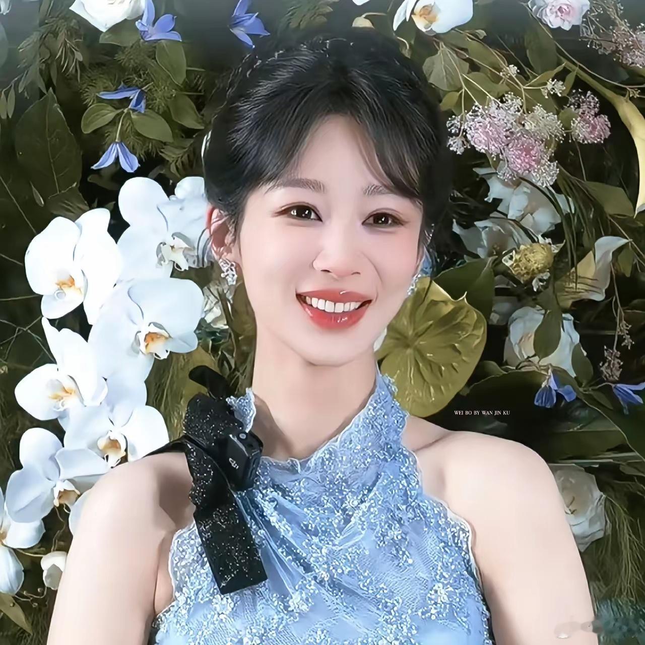 杨紫直播真的太牛啦！随手一截都是美颜动人！好久没和大家见面大家要见谅呀！紫正在紧