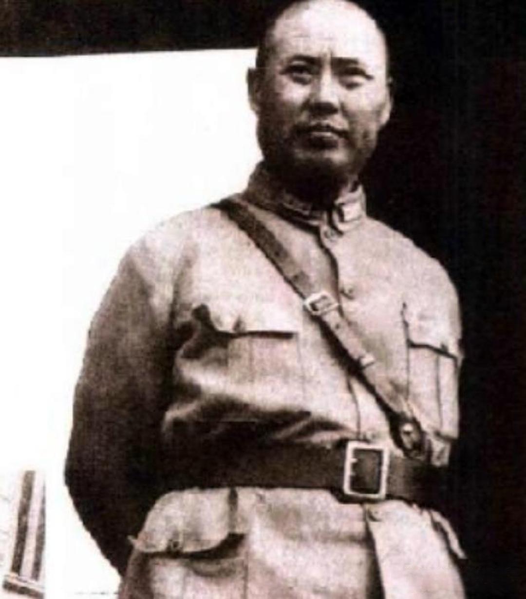 傅作义就任华北“剿总”司令后，副司令陈继承就私下对中央军将领明确表态，凡中央军团