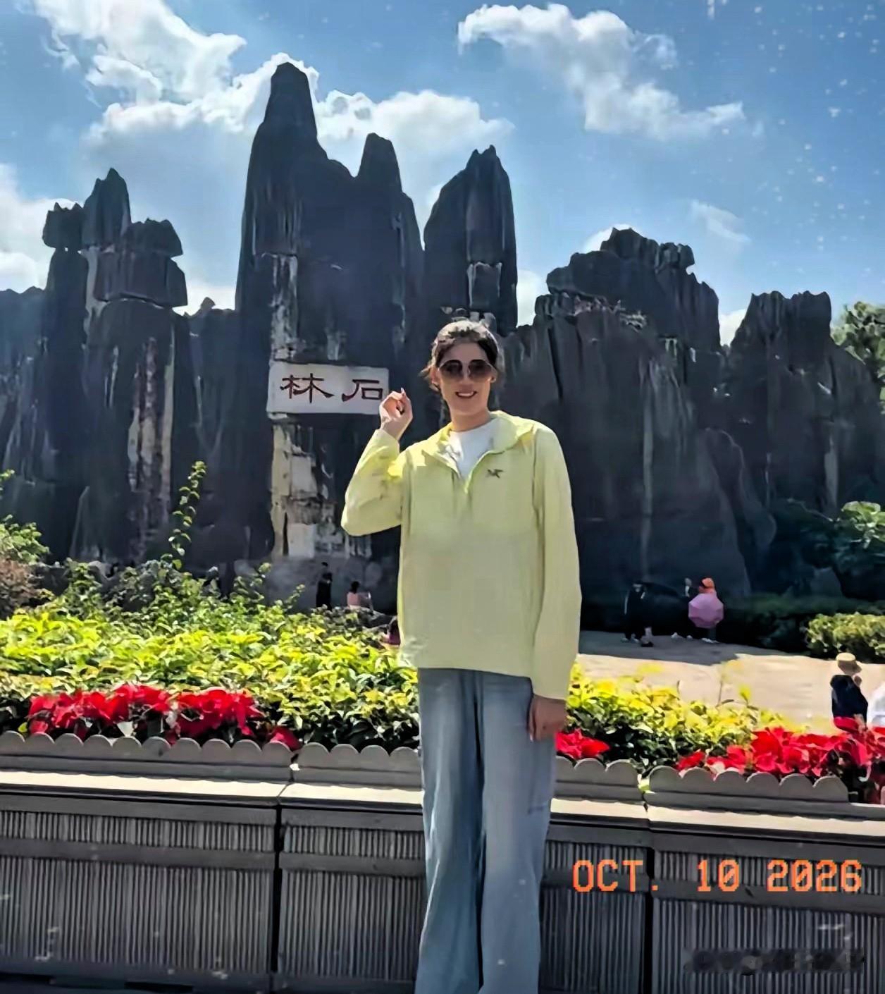 久违露面的李盈莹发布最新近况10月9日晚上，很久没有动态的李盈莹在抖音发布了消