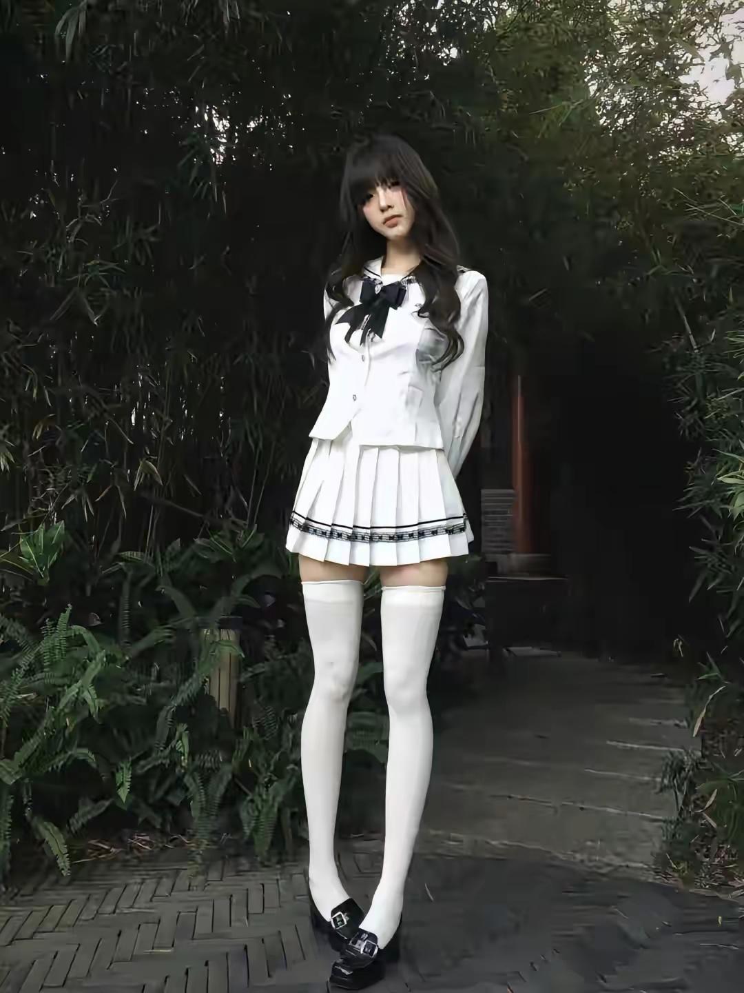 穿上小裙子，成为校花