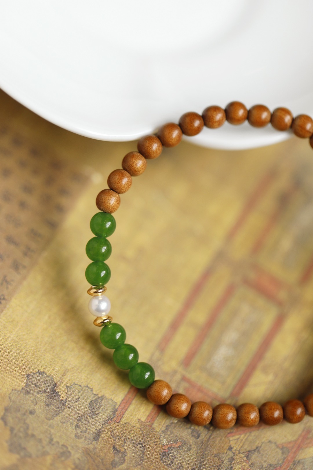 老山檀香原创【碧彦】4mm33颗香醇幽雅，碧玉、珍珠等点缀其上，两三颗为饰，