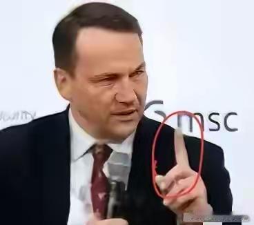 波兰高层决裂！总统怒斥总理“史上最糟糕”，对乌政策现重大分歧。说句不好听的话，实