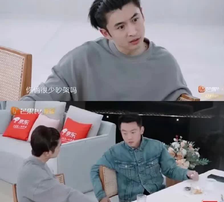 郑恺被问是不是和苗苗很少吵架呢？郑恺回答说，刚开始的时候，他